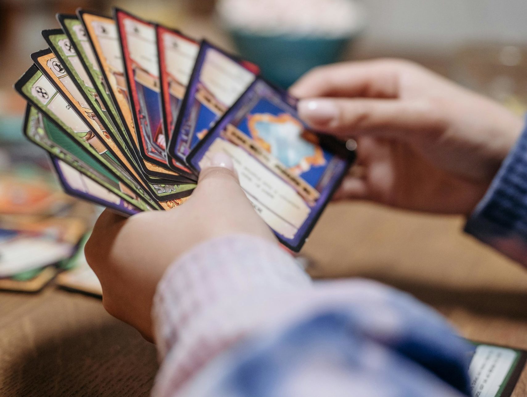 Persona jugando juegos de mesa